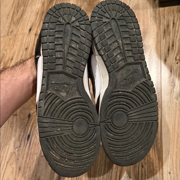 Nike Men's Black and White Low-Top Sneakers - Picture 5 of 5